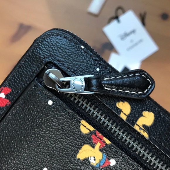 🐭 Disney X Coach Small Zip Around Wallet With Holiday Print - Picture 6 of 10